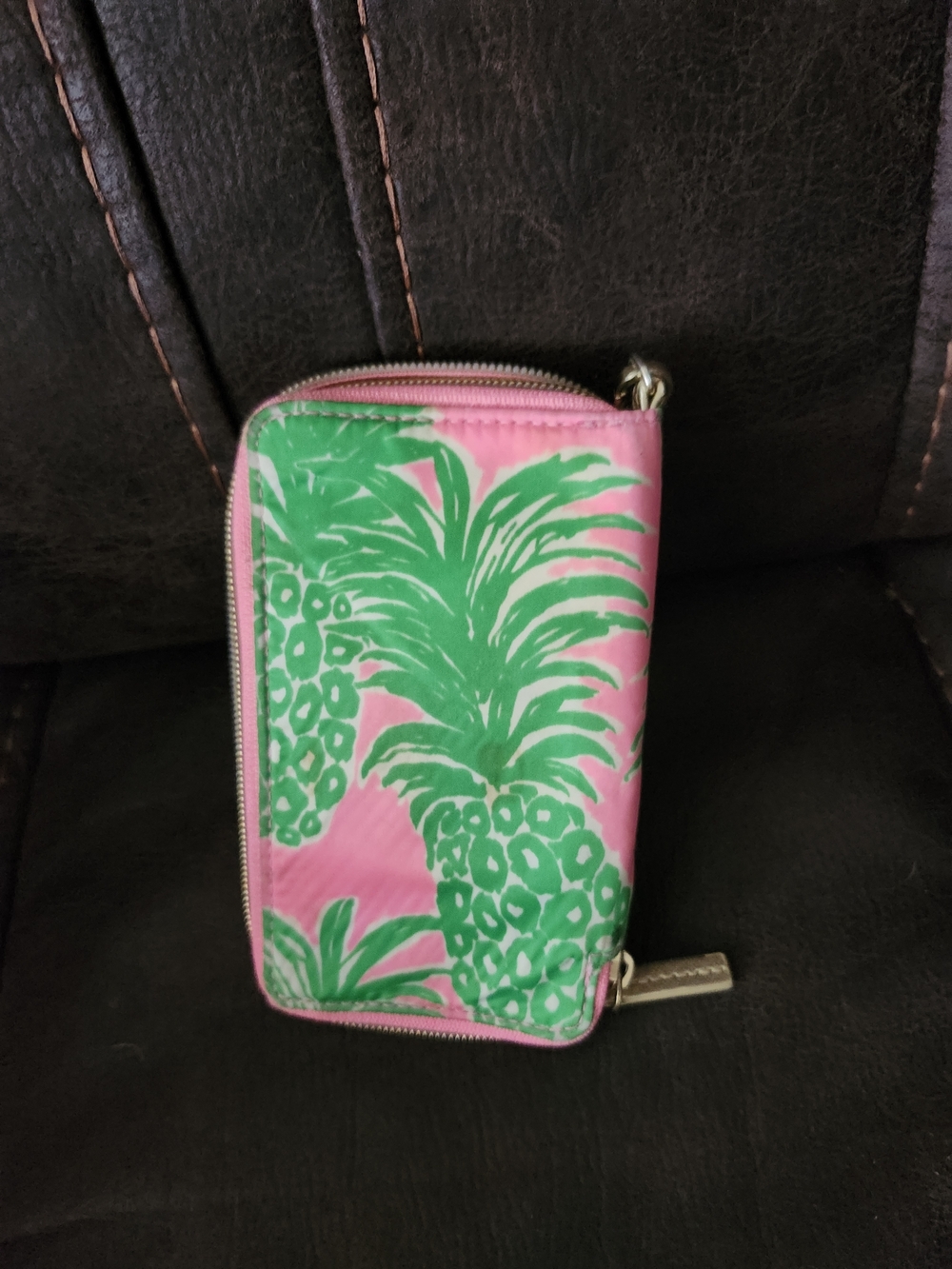 Lilly Pulitzer Pineapple Print Zip Wristlet Wallet Pink Green Phone Case - Picture 3 of 3
